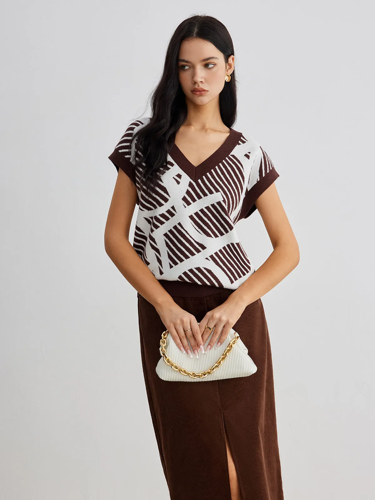 Geometric Contrast Striped Sweater Vest
