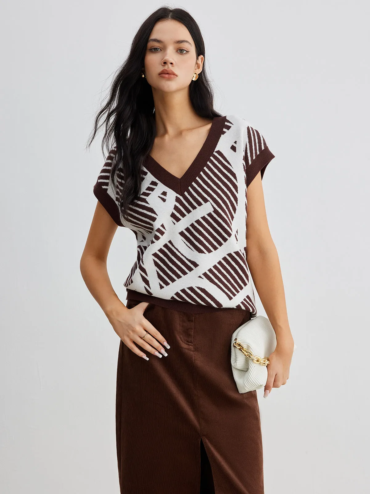 Geometric Contrast Striped Sweater Vest