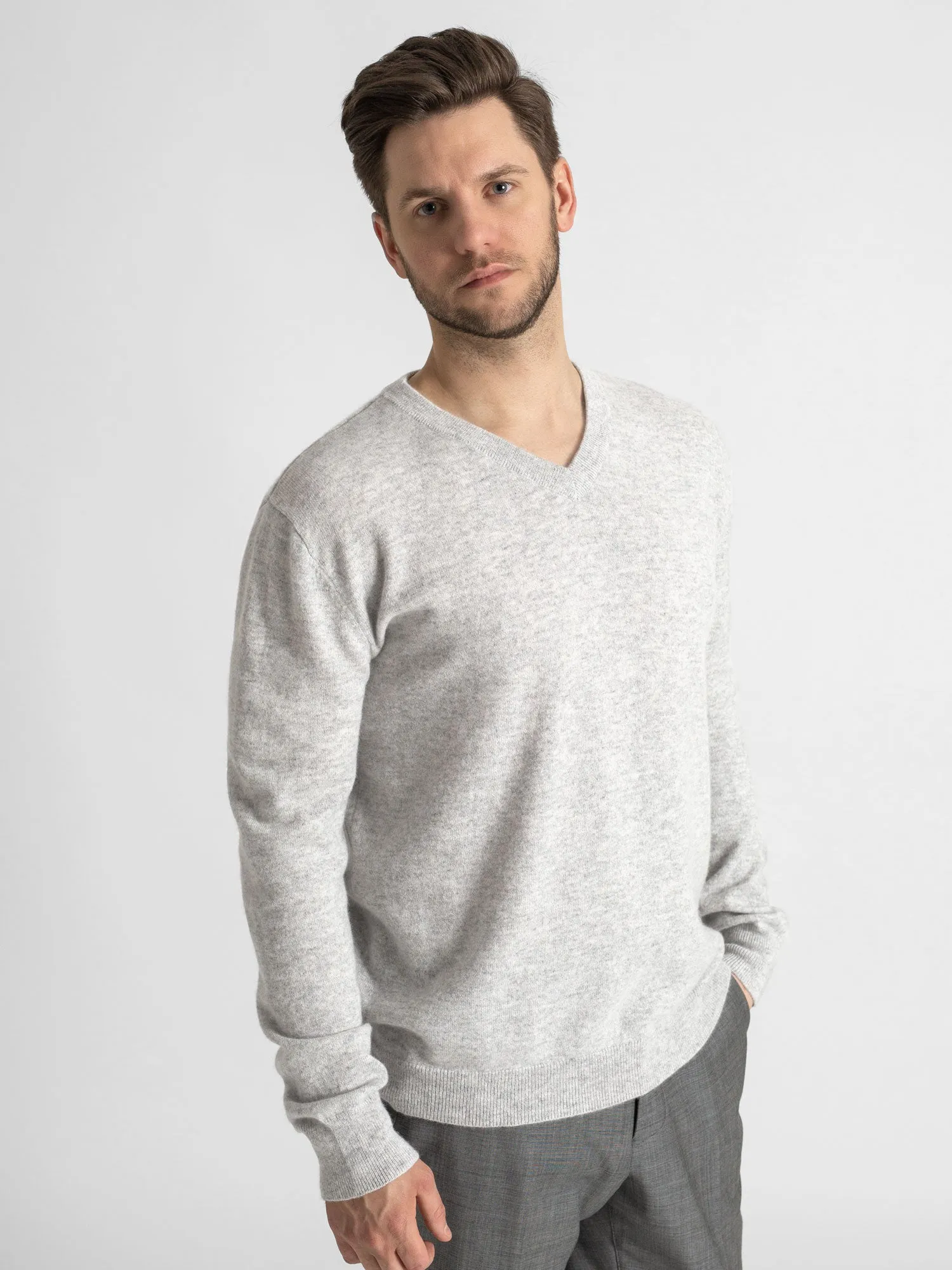 Herre kashmirgenser "V-neck" - lys grå