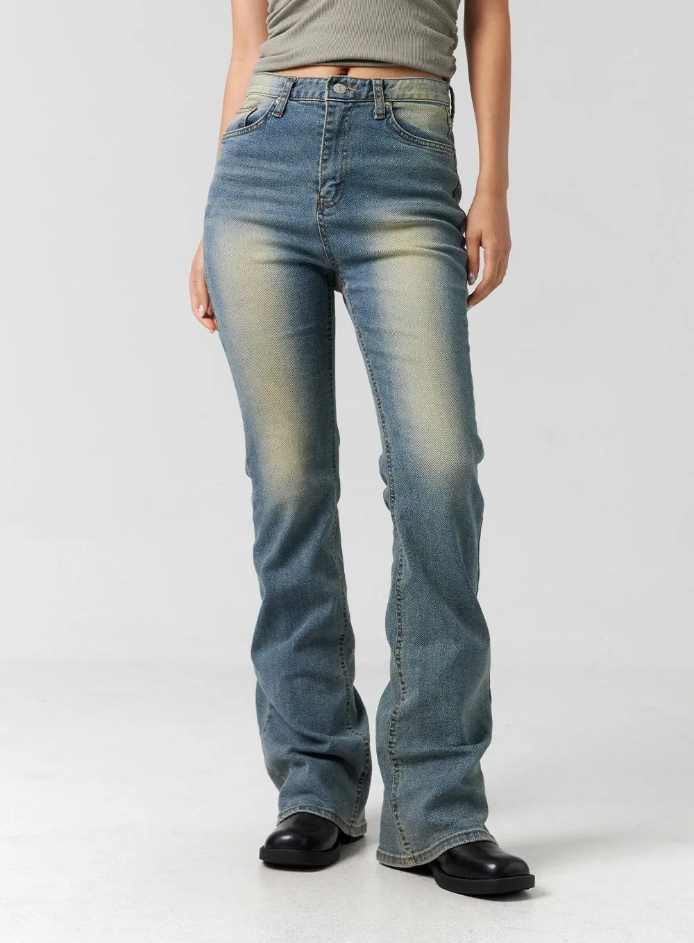 Mid-Rise Bootcut Jeans CG301